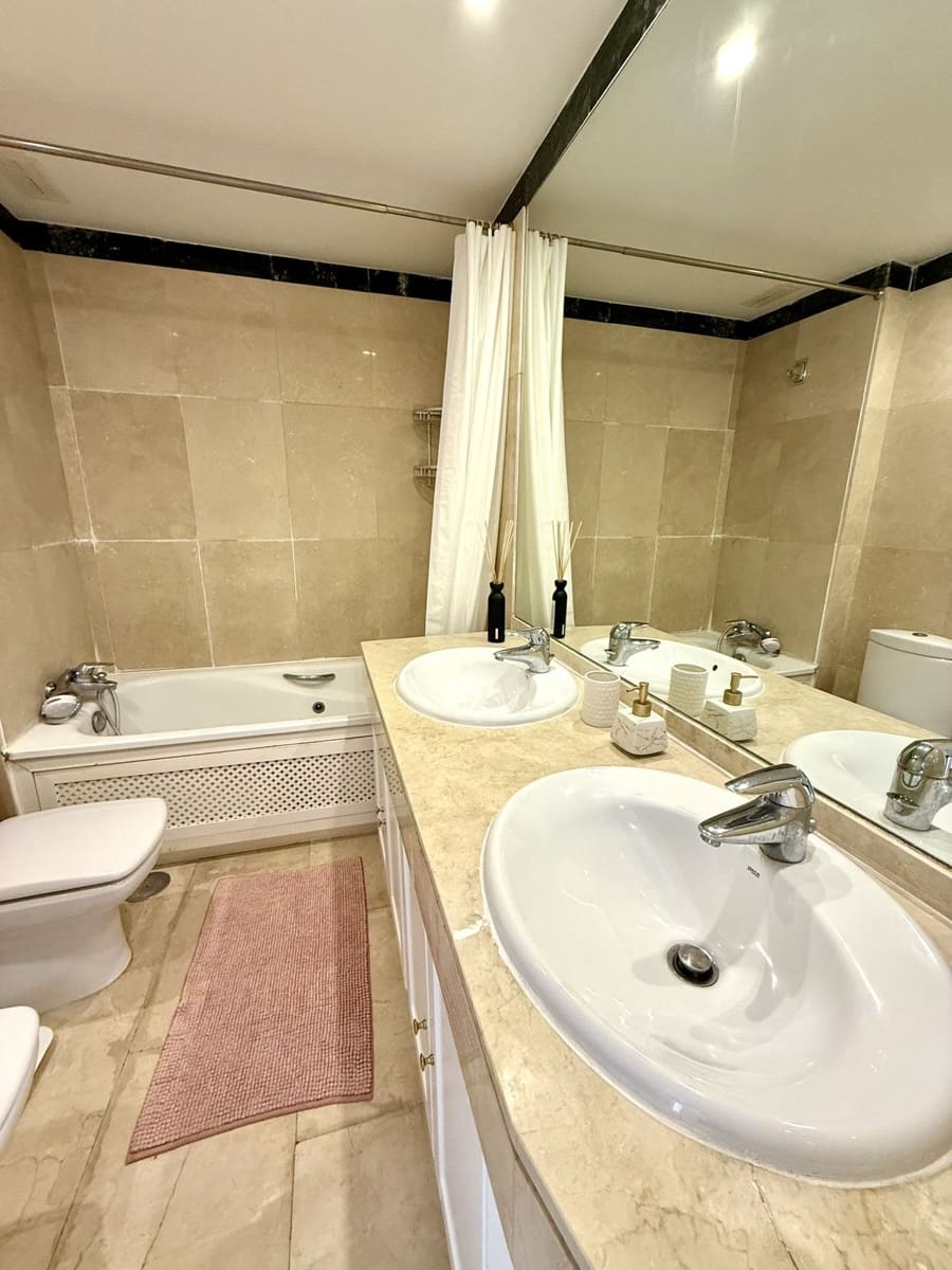 4 bedroom Apartment for rent in Sotogrande - € 2,400 (Ref: 9610120)