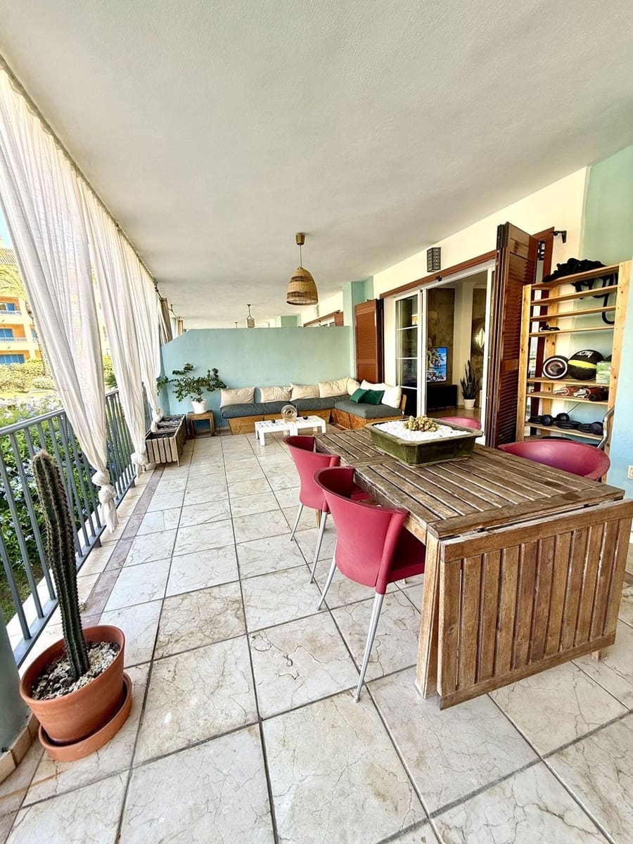 4 bedroom Apartment for rent in Sotogrande - € 2,400 (Ref: 9610120)