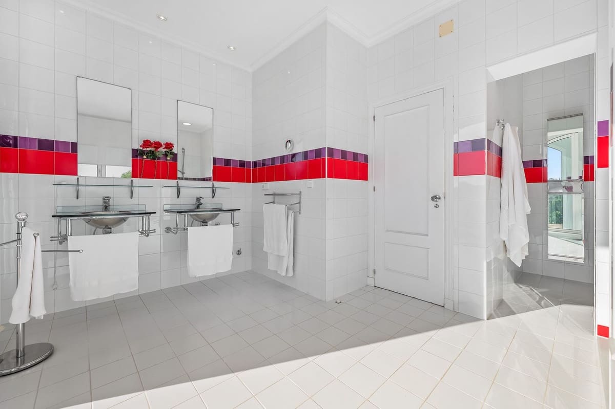 6 slaapkamer Villa te koop in Sotogrande met zwembad garage - € 2.250.000 (Ref: 9618698)