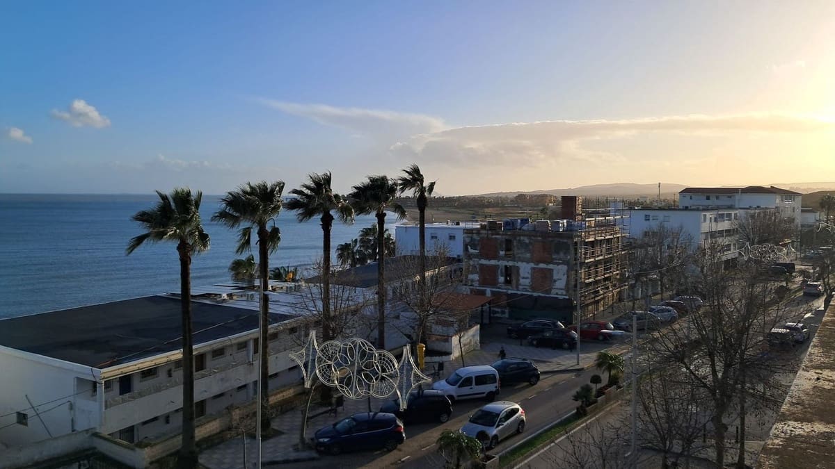 3 bedroom Beach Apartment for sale in Torreguadiaro with garage - € 340,000 (Ref: 9629407)