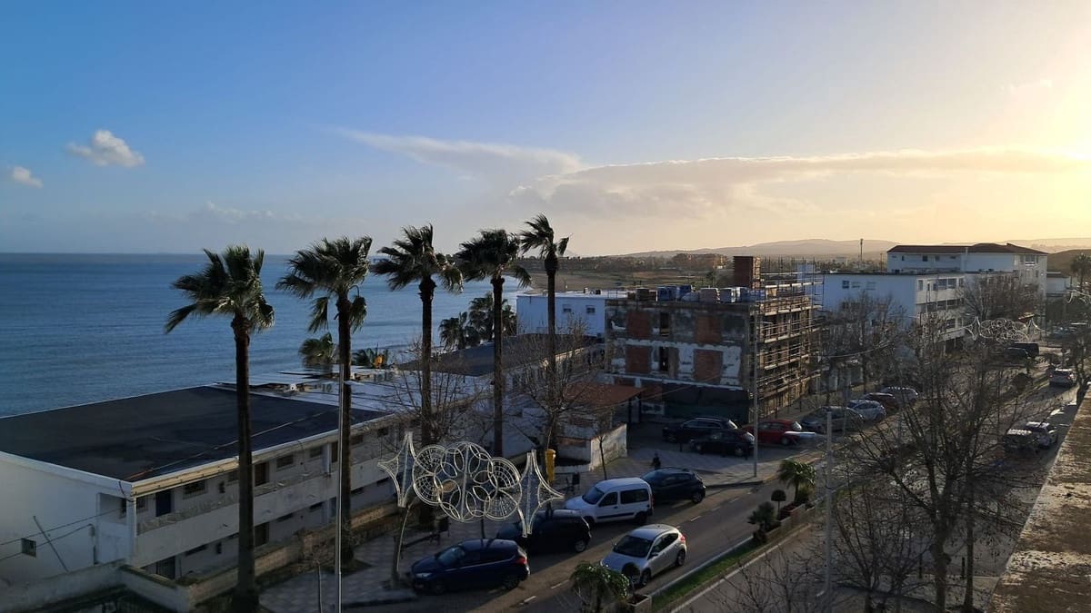 3 bedroom Beach Apartment for sale in Torreguadiaro with garage - € 340,000 (Ref: 9629407)