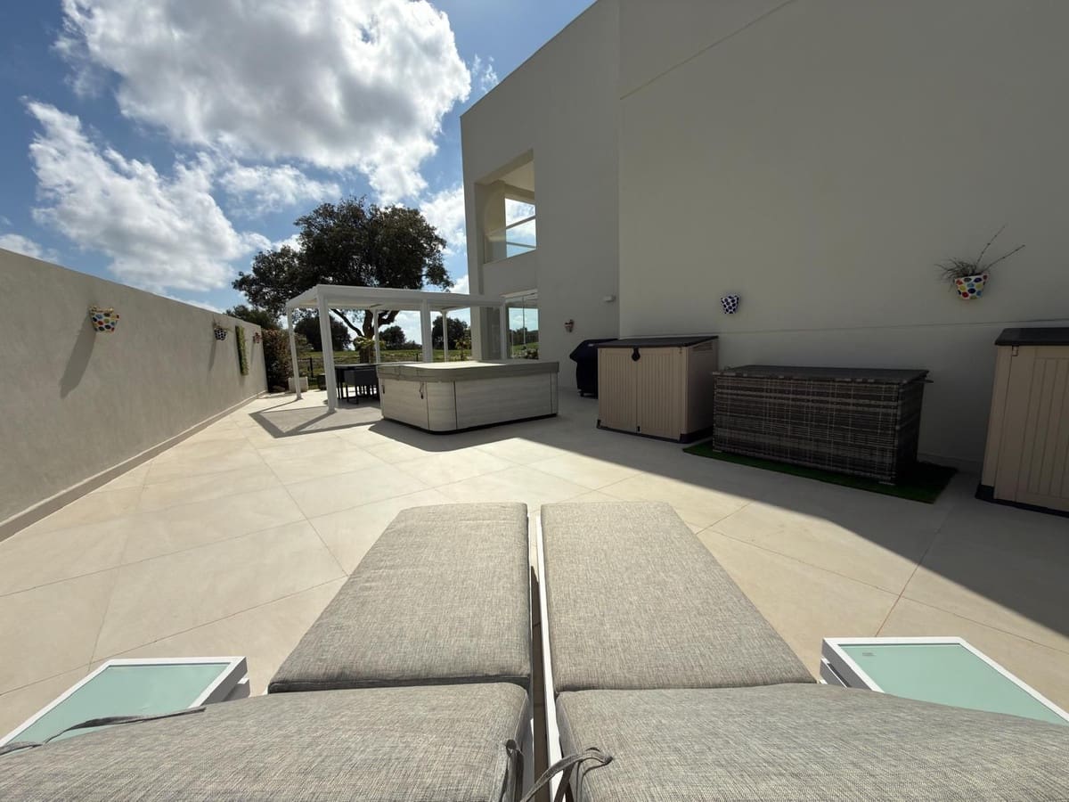 3 quarto Apartamento para venda em San Roque com piscina garagem - 659 000 € (Ref: 9720724)