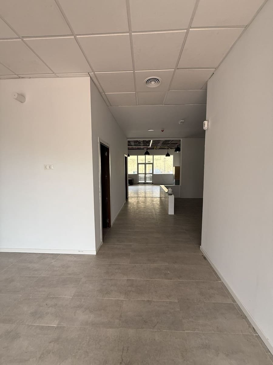 Erhverv til leje i San Roque med garage - € 4.500 (Ref: 9807470)