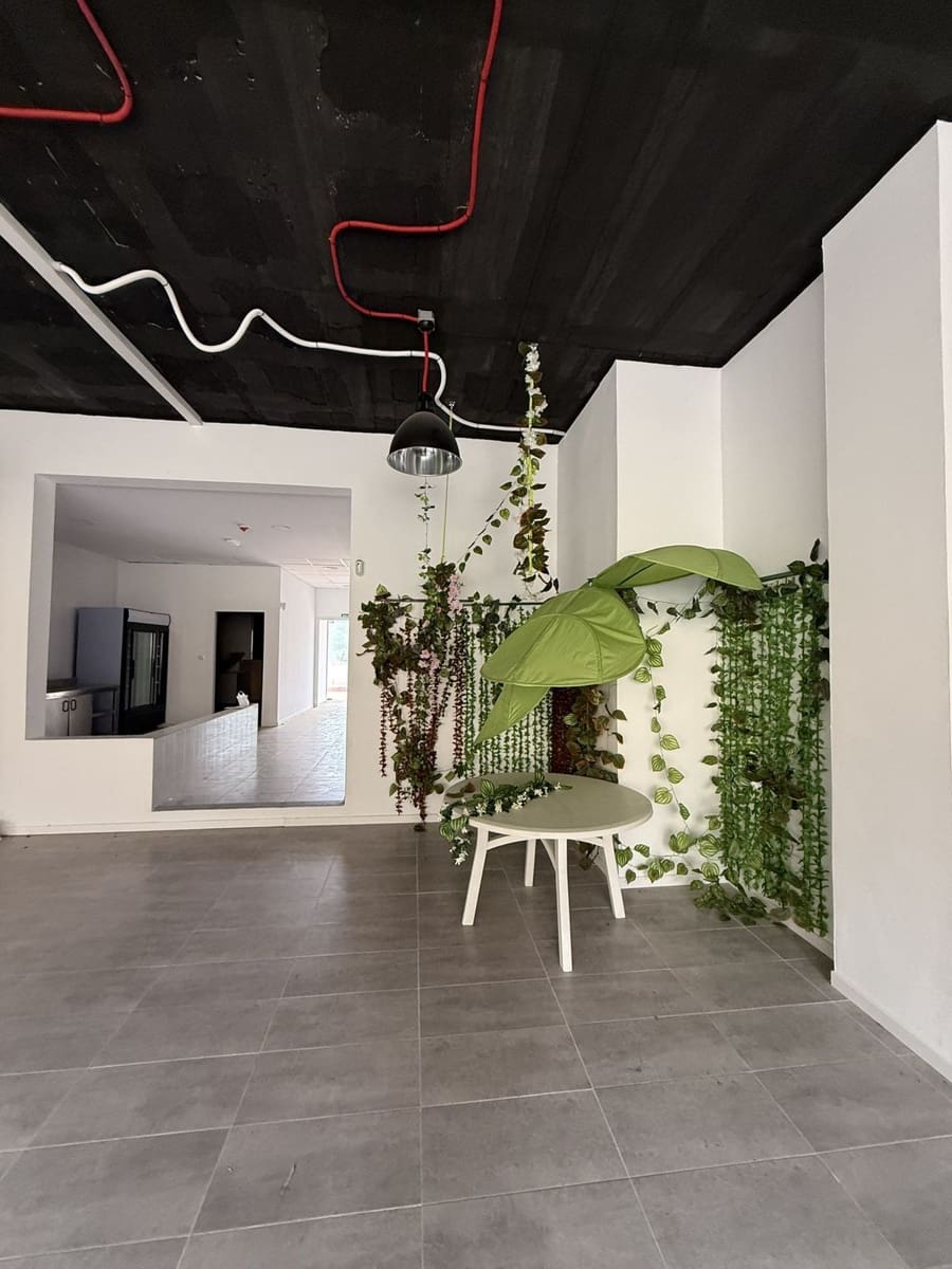 Erhverv til leje i San Roque med garage - € 4.500 (Ref: 9807470)