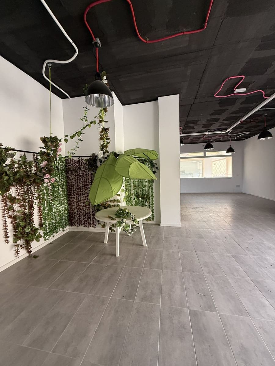 Erhverv til leje i San Roque med garage - € 4.500 (Ref: 9807470)