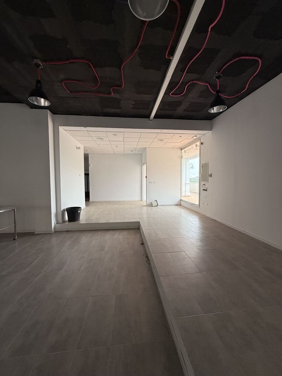 Erhverv til leje i San Roque med garage - € 4.500 (Ref: 9807470)