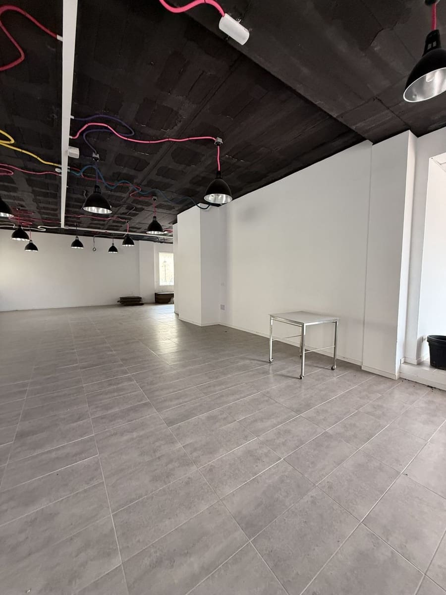 Erhverv til leje i San Roque med garage - € 4.500 (Ref: 9807470)