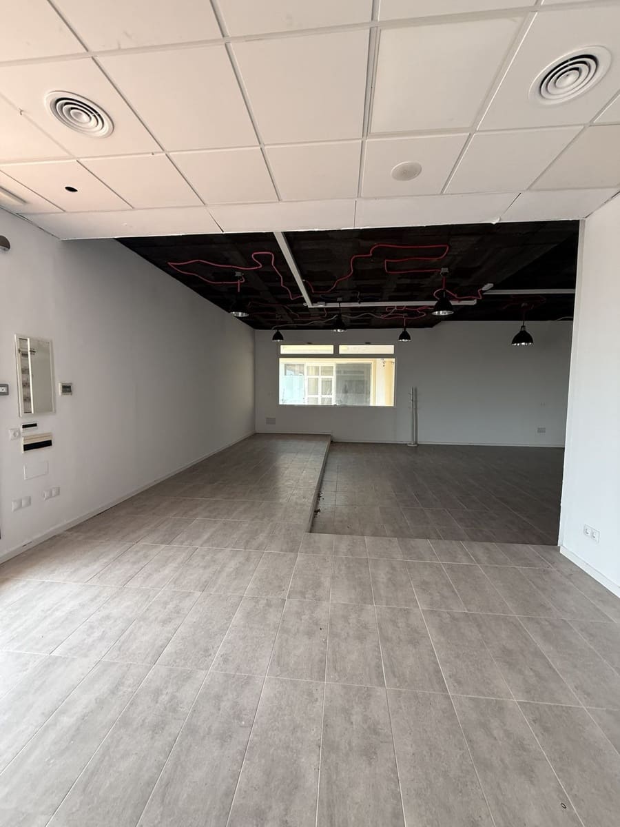 Erhverv til leje i San Roque med garage - € 4.500 (Ref: 9807470)