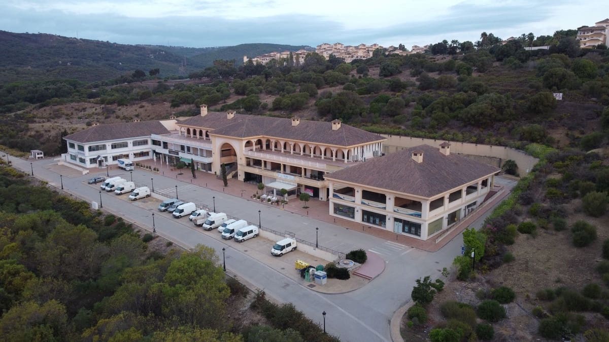 Erhverv til leje i San Roque med garage - € 4.500 (Ref: 9807470)