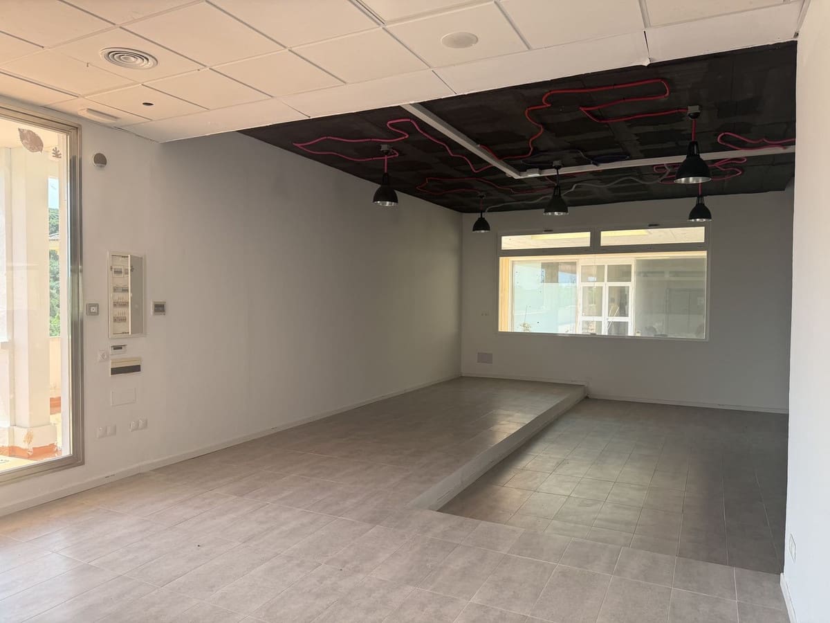 Commercial for rent in San Roque with garage - € 4,500 (Ref: 9807470)