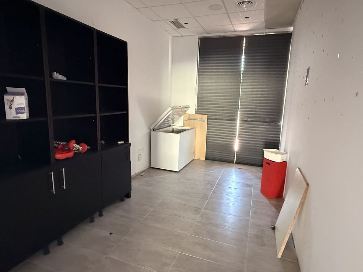 Commercial for rent in San Roque with garage - € 4,500 (Ref: 9807470)