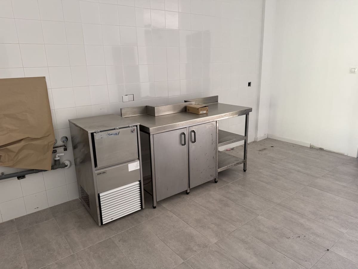 Commercial for rent in San Roque with garage - € 4,500 (Ref: 9807470)