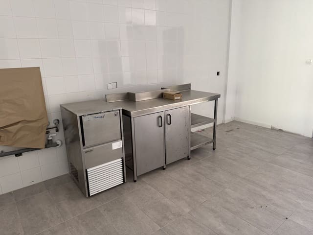 Kommersiell til leie i Sotogrande Alto, San Roque med garasje - € 4 500 (Ref: 9807470)
