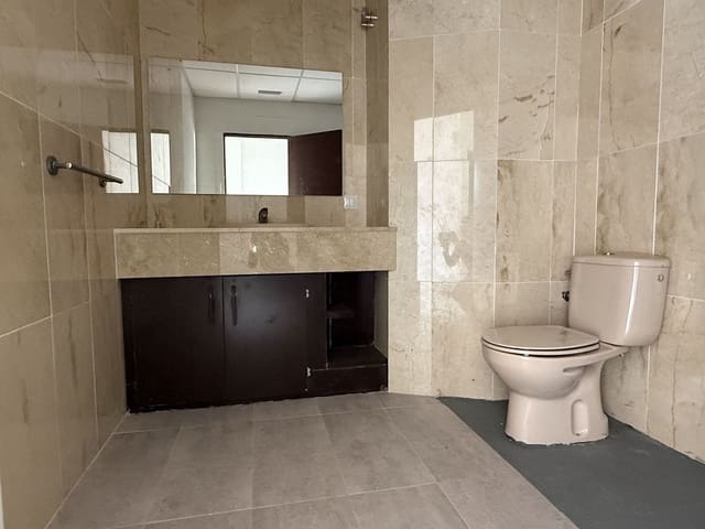 Kommersiell til leie i Sotogrande Alto, San Roque med garasje - € 4 500 (Ref: 9807470)