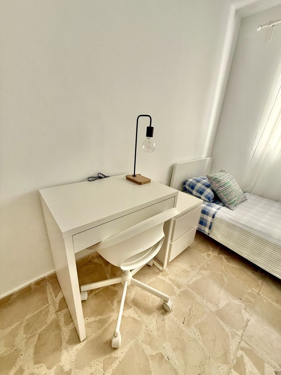 2 bedroom Apartment for sale in Pueblo Nuevo de Guadiaro - € 298,000 (Ref: 9895181)