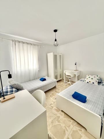 2 bedroom Apartment for sale in Pueblo Nuevo de Guadiaro, San Roque - € 298,000 (Ref: 9895181)