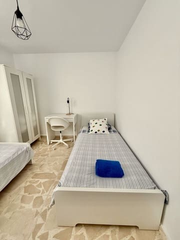 2 bedroom Apartment for sale in Pueblo Nuevo de Guadiaro, San Roque - € 298,000 (Ref: 9895181)