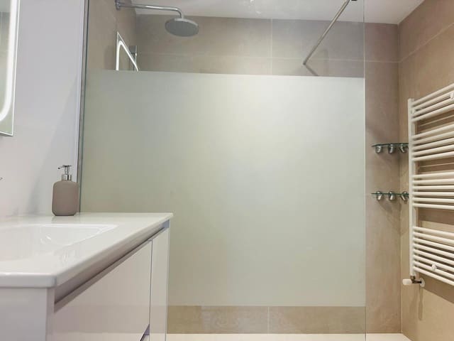 4 sypialnia Dom blizniak do wynajęcia w Portocolom, Felanitx z basenem garażem - 3 500 € (Ref: 10136388)