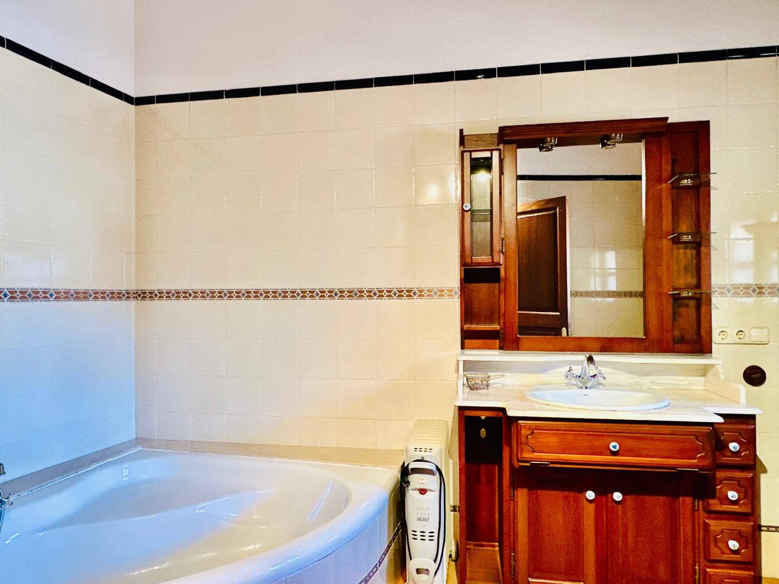 3 bedroom Townhouse for rent in Felanitx with garage - € 1,400 (Ref: 10175591)