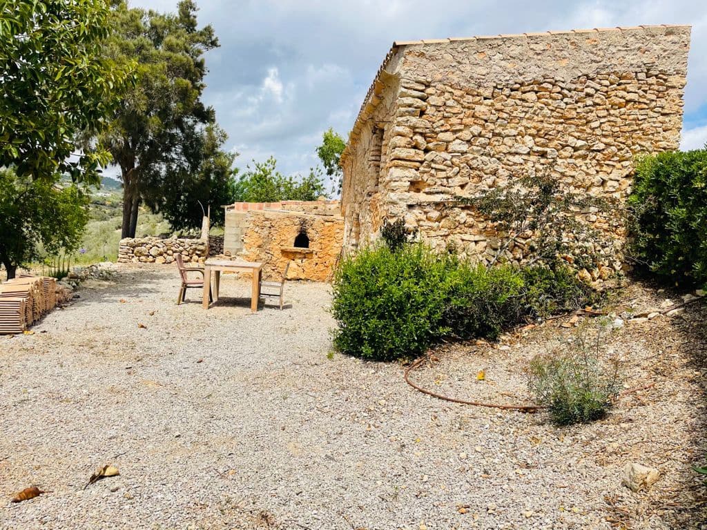 Villa for sale in Manacor with pool - € 3,890,000 (Ref: 7881630)