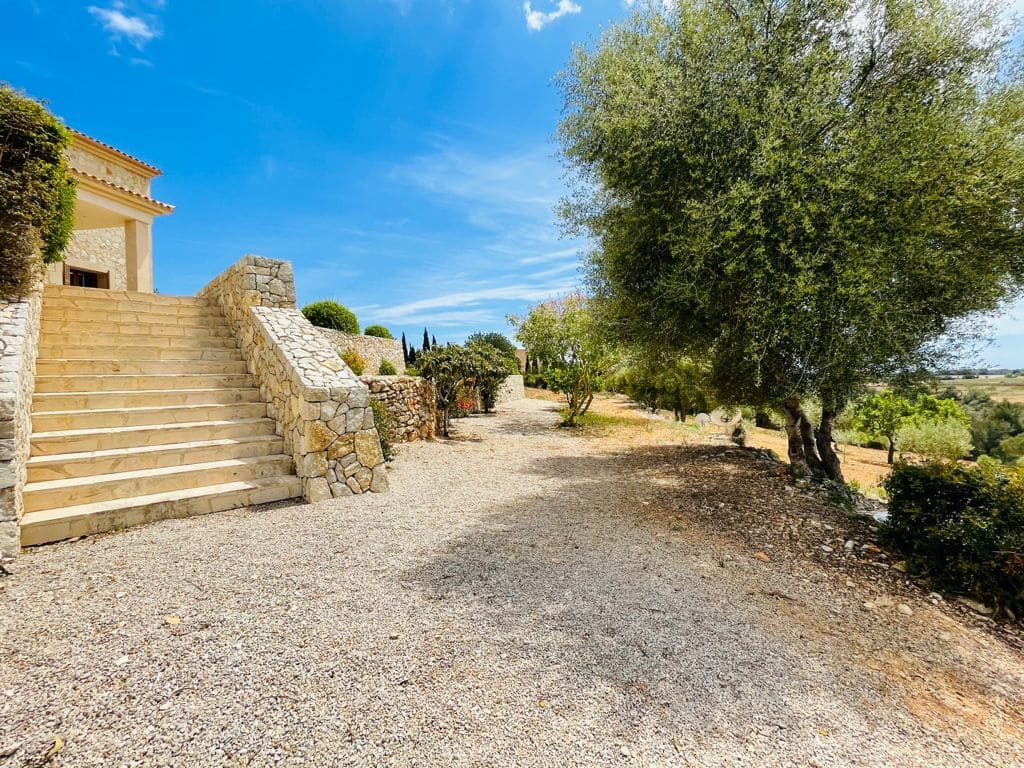 Villa for sale in Manacor with pool - € 3,890,000 (Ref: 7881630)