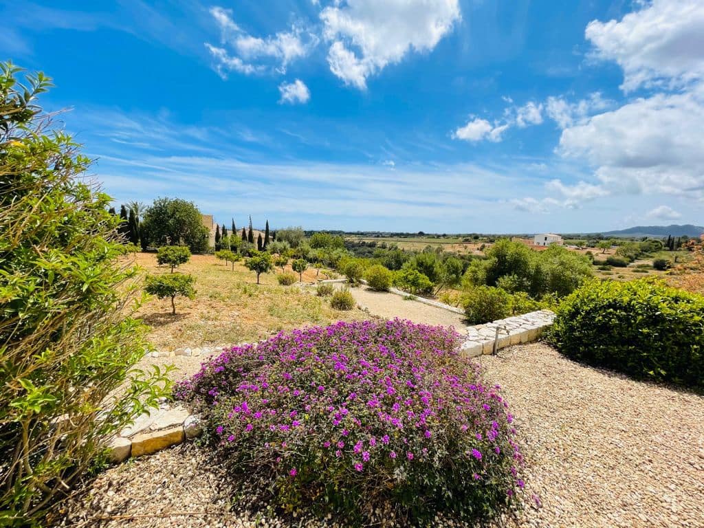 Villa for sale in Manacor with pool - € 3,890,000 (Ref: 7881630)