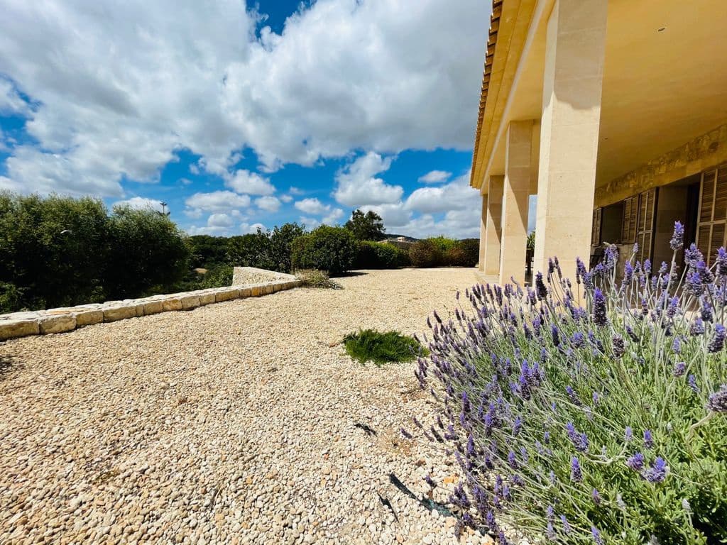 Villa for sale in Manacor with pool - € 3,890,000 (Ref: 7881630)