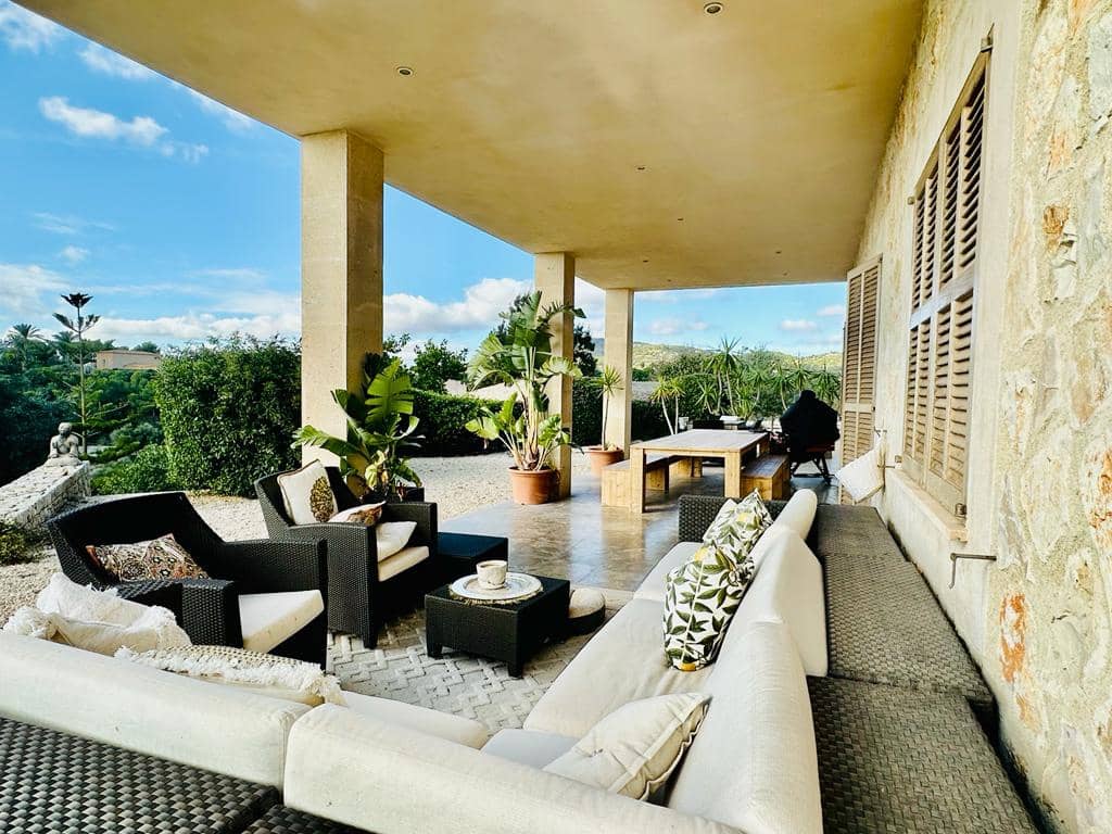 Villa for sale in Manacor with pool - € 3,890,000 (Ref: 7881630)