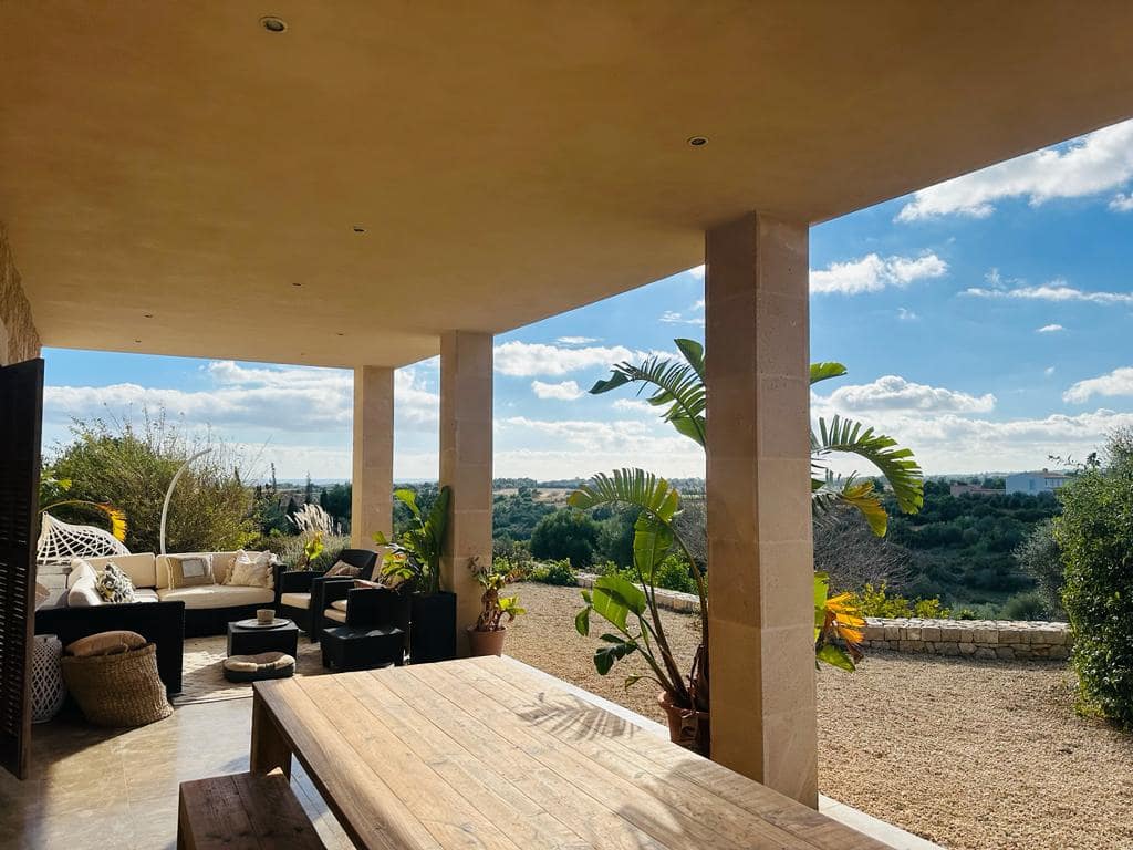 Villa for sale in Manacor with pool - € 3,890,000 (Ref: 7881630)