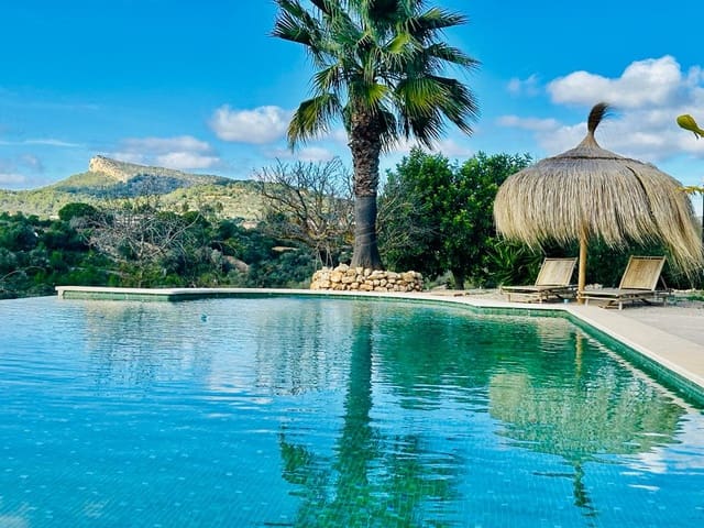 Villa til salgs i Manacor med svømmebasseng - € 3 890 000 (Ref: 7881630)