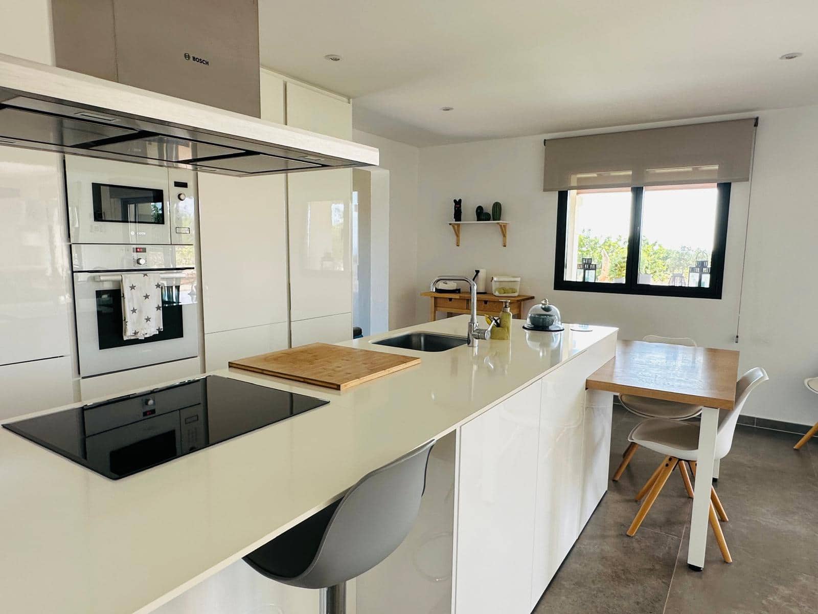 5 soveværelse Finca/Landehus til salg i Espinagar med swimmingpool garage - € 3.150.000 (Ref: 8499073)