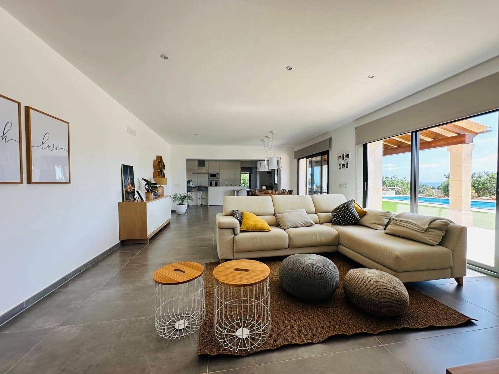 5 soveværelse Finca/Landehus til salg i Espinagar med swimmingpool garage - € 3.150.000 (Ref: 8499073)