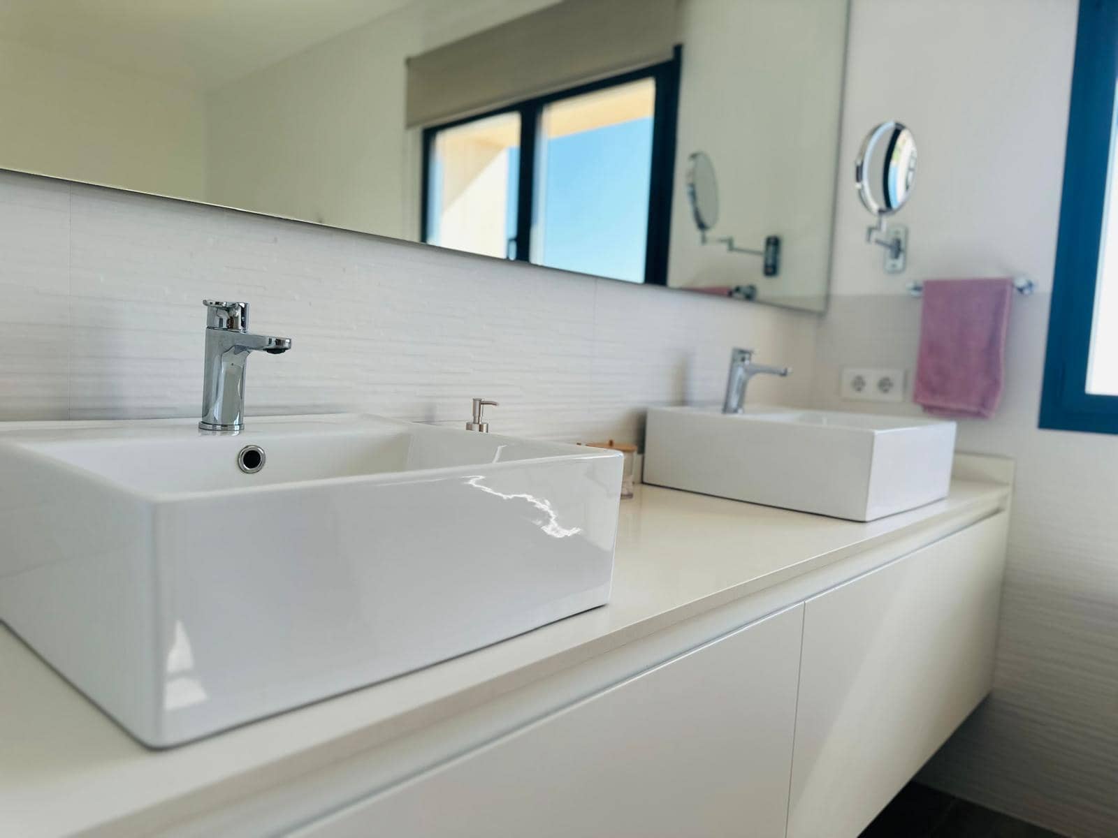 5 soveværelse Finca/Landehus til salg i Espinagar med swimmingpool garage - € 3.150.000 (Ref: 8499073)