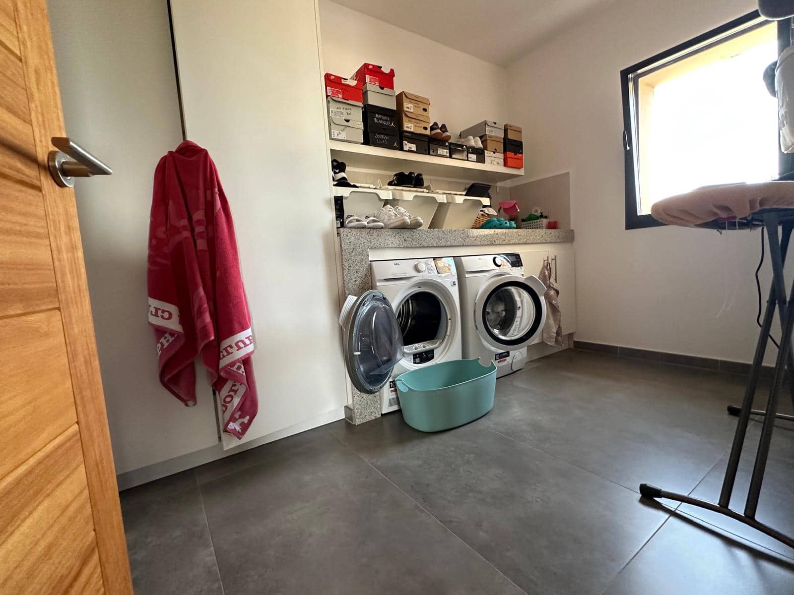 5 soveværelse Finca/Landehus til salg i Espinagar med swimmingpool garage - € 3.150.000 (Ref: 8499073)