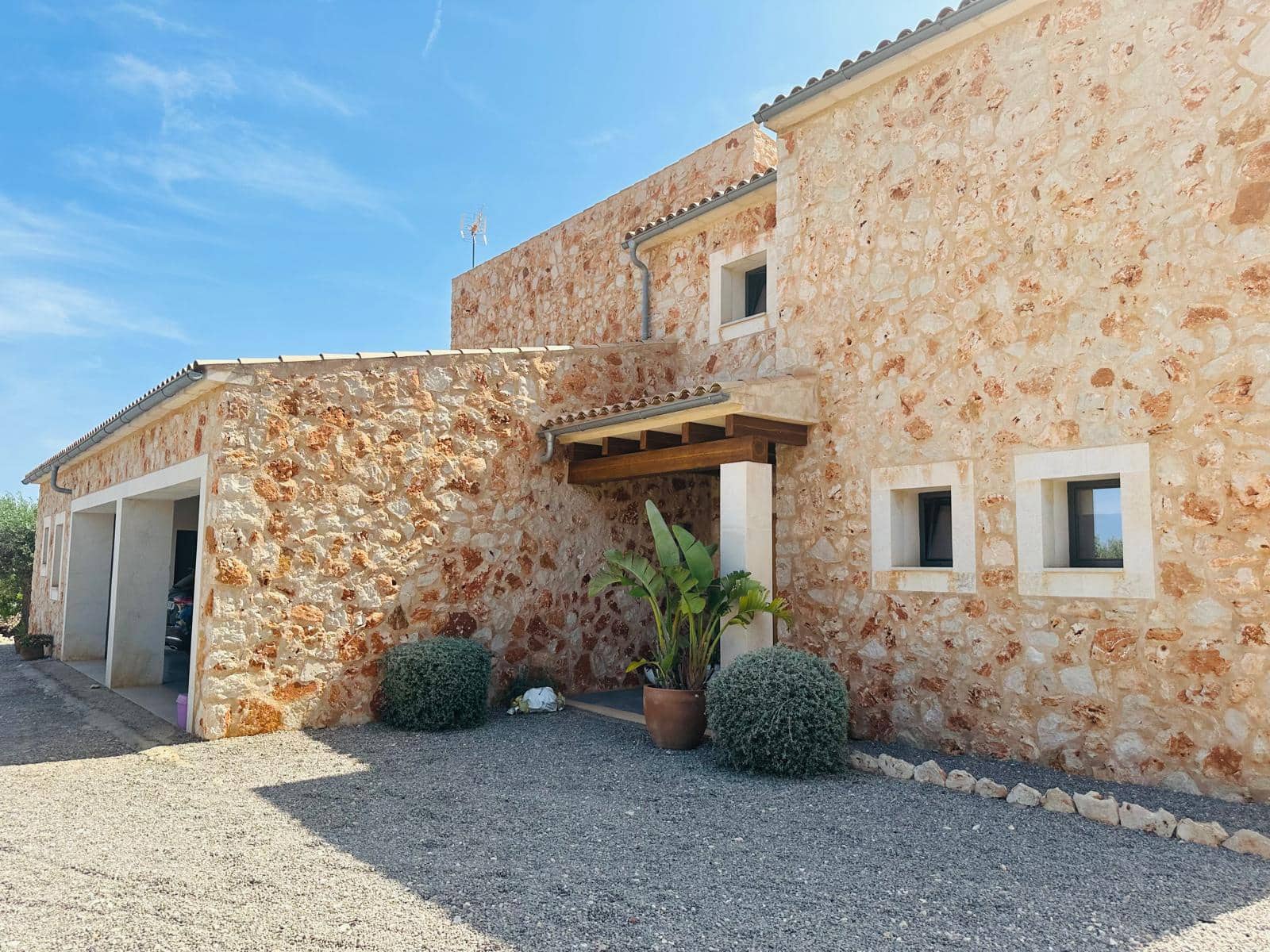 5 soveværelse Finca/Landehus til salg i Espinagar med swimmingpool garage - € 3.150.000 (Ref: 8499073)