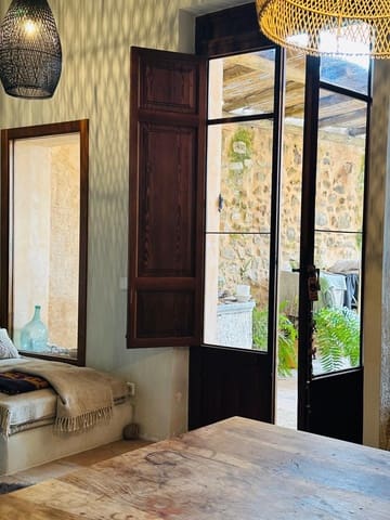 6 soveværelse Byhus til salg i Sant Joan - € 750.000 (Ref: 8953293)