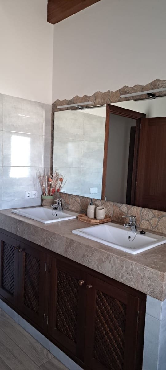 5 bedroom Finca/Country House for rent in Campos with pool garage - € 4,300 (Ref: 8986552)