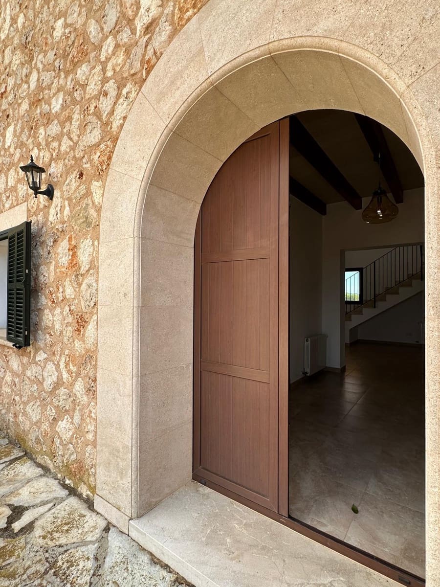 5 bedroom Finca/Country House for rent in Campos with pool garage - € 4,300 (Ref: 8986552)