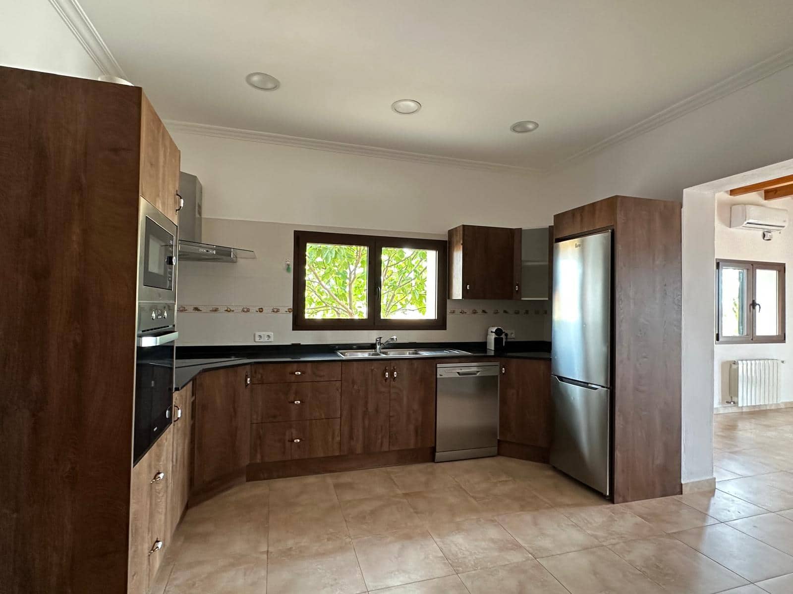 5 bedroom Finca/Country House for rent in Campos with pool garage - € 4,300 (Ref: 8986552)