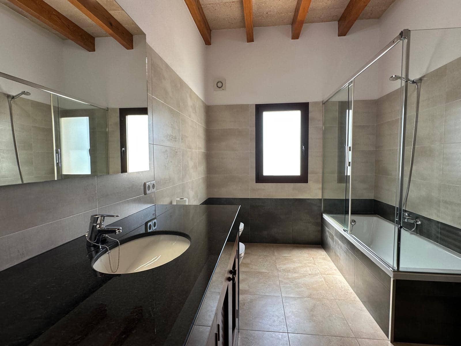 5 bedroom Finca/Country House for rent in Campos with pool garage - € 4,300 (Ref: 8986552)