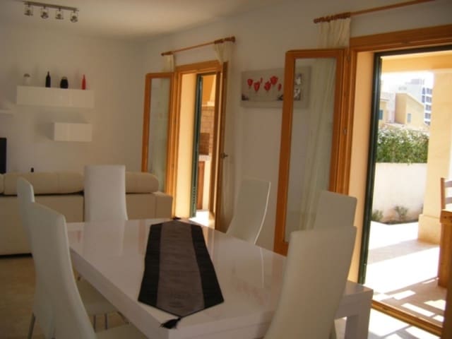 3 soveværelse Semi-Rækkehus til leje i Portocolom, Felanitx med swimmingpool - € 2.100 (Ref: 9201719)