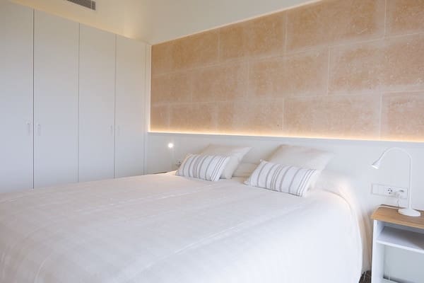 2 bedroom Townhouse for rent in Ses Salines - € 2,200 (Ref: 9253891)