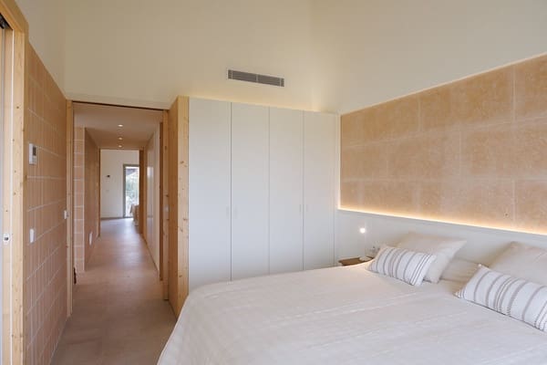 2 bedroom Townhouse for rent in Ses Salines - € 2,200 (Ref: 9253891)