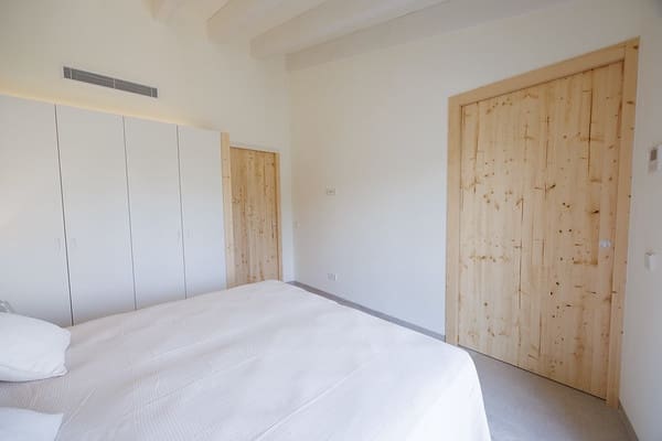 2 bedroom Townhouse for rent in Ses Salines - € 2,200 (Ref: 9253891)