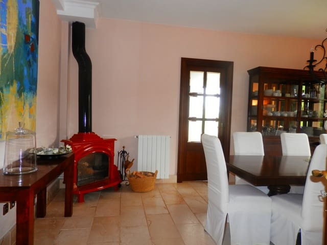 4 bedroom Villa for rent in Manacor with pool garage - € 5,000 (Ref: 9288362)