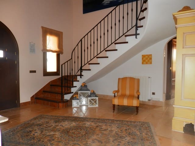 4 bedroom Villa for rent in Manacor with pool garage - € 5,000 (Ref: 9288362)