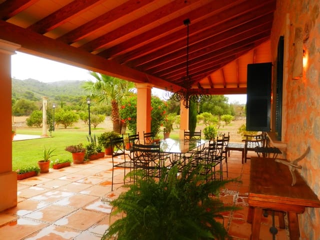 4 bedroom Villa for rent in Manacor with pool garage - € 5,000 (Ref: 9288362)