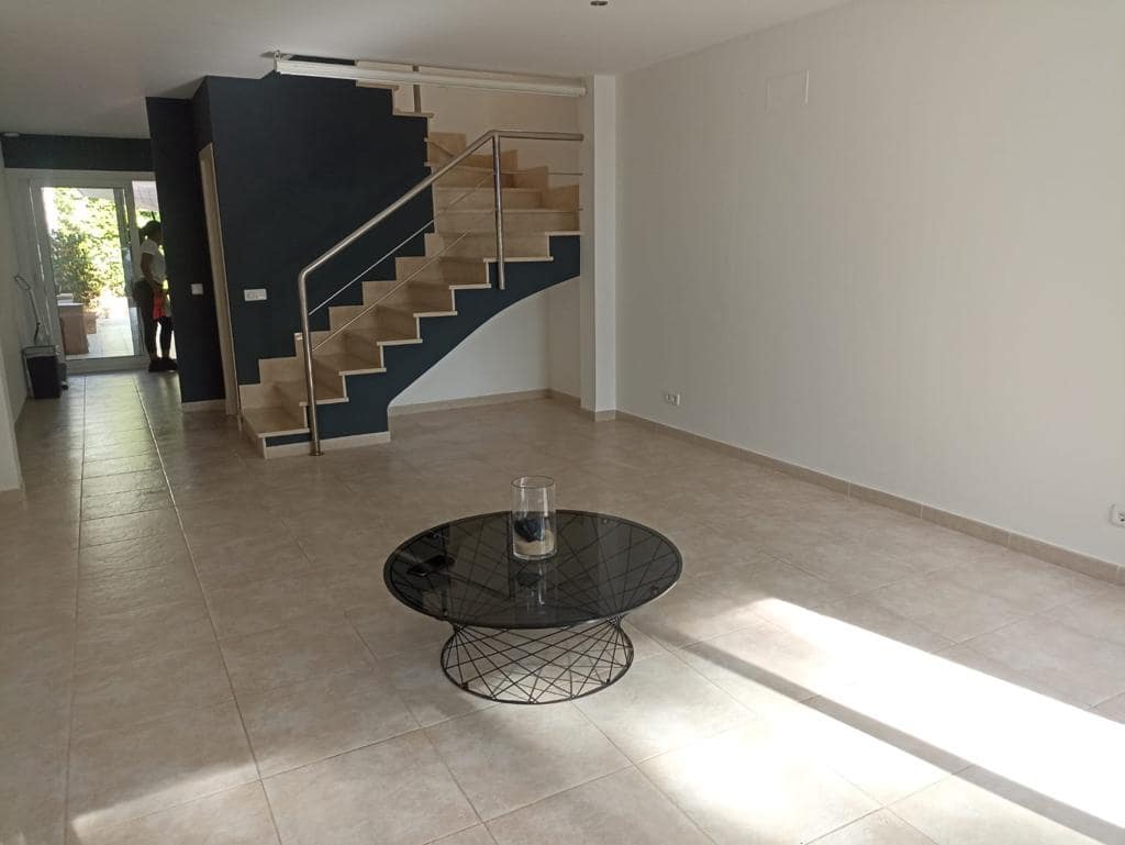 3 makuuhuone Ranta-asunto vuokrattavana paikassa Portocolom mukana 
autotalli - 2 000 € (Ref: 9311644)