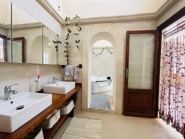 5 bedroom Townhouse for rent in Felanitx with garage - € 2,000 (Ref: 9579994)