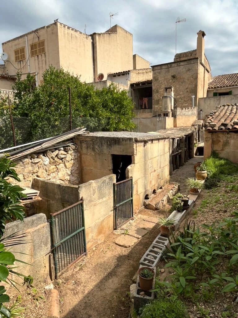 4 bedroom Townhouse for sale in Porreres with pool - € 398,000 (Ref: 9723619)